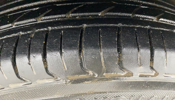 2018 Hyundai Grand i10 ASTA 1.2 KAPPA VTVT, Petrol, Manual, 1,15,563 km, Left Front Tyre Tread