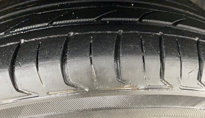 2018 Hyundai Grand i10 ASTA 1.2 KAPPA VTVT, Petrol, Manual, 1,15,563 km, Right Front Tyre Tread