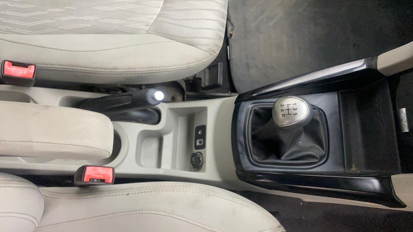 2013 Ford Ecosport TITANIUM 1.5L DIESEL, Diesel, Manual, 1,06,191 km, Gear Lever
