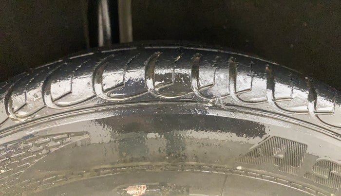 2013 Ford Ecosport TITANIUM 1.5L DIESEL, Diesel, Manual, 1,06,191 km, Right Rear Tyre Tread