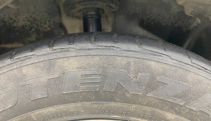 2013 Ford Ecosport TITANIUM 1.5L DIESEL, Diesel, Manual, 1,06,191 km, Right Front Tyre Tread