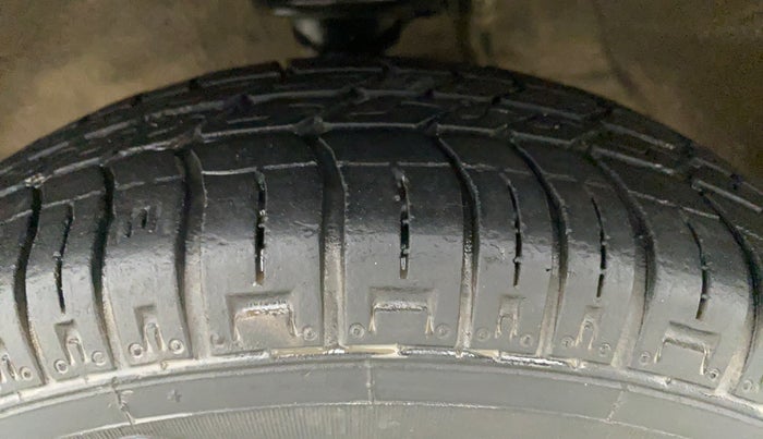 2015 Maruti Alto 800 LXI, Petrol, Manual, 72,188 km, Left Front Tyre Tread