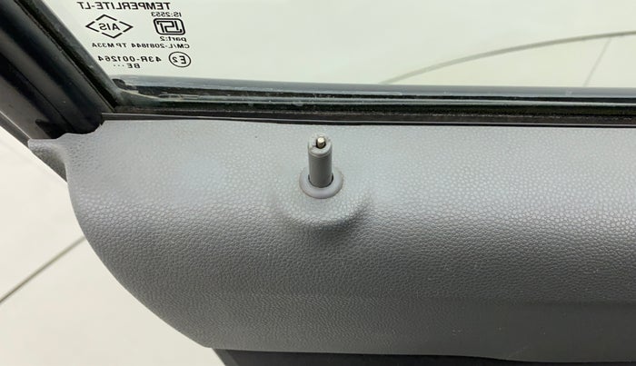 2015 Maruti Alto 800 LXI, Petrol, Manual, 72,188 km, Lock system - Door lock knob has minor damage