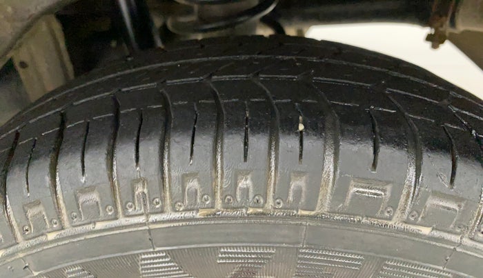 2015 Maruti Alto 800 LXI, Petrol, Manual, 72,188 km, Left Rear Tyre Tread