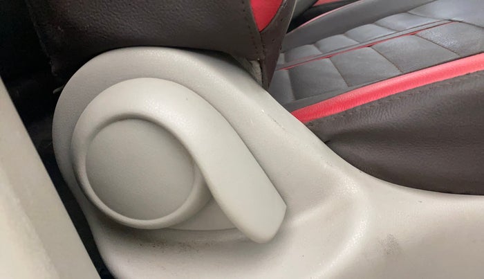 2016 Renault Pulse RXL PETROL, Petrol, Manual, 22,605 km, Driver Side Adjustment Panel