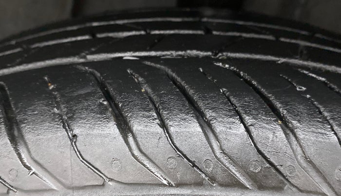 2022 Nissan MAGNITE XV MT, Petrol, Manual, 25,315 km, Right Rear Tyre Tread