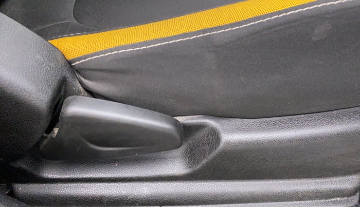 2022 Renault Kwid CLIMBER 1.0 AT, Petrol, Automatic, 16,179 km, Driver Side Adjustment Panel