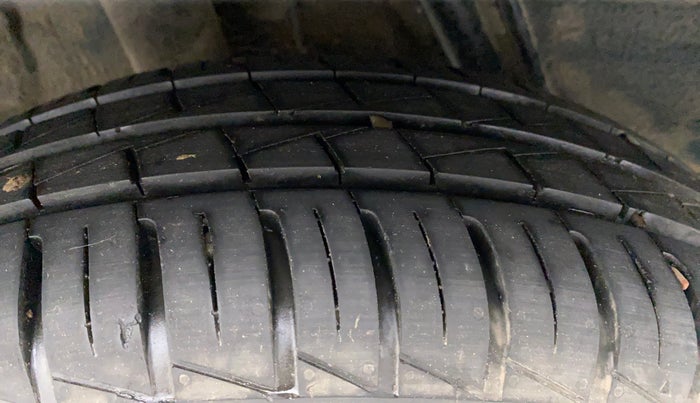 2022 Renault Kwid CLIMBER 1.0 AT, Petrol, Automatic, 16,179 km, Right Rear Tyre Tread