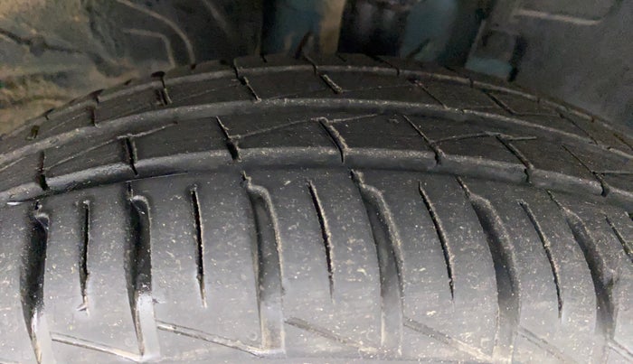 2022 Renault Kwid CLIMBER 1.0 AT, Petrol, Automatic, 16,179 km, Right Front Tyre Tread