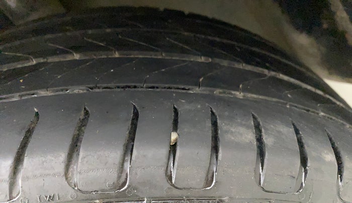 2018 Volkswagen Polo COMFORTLINE 1.0L MPI, Petrol, Manual, 1,01,696 km, Left Rear Tyre Tread