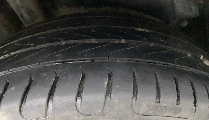2018 Volkswagen Polo COMFORTLINE 1.0L MPI, Petrol, Manual, 1,01,696 km, Right Rear Tyre Tread