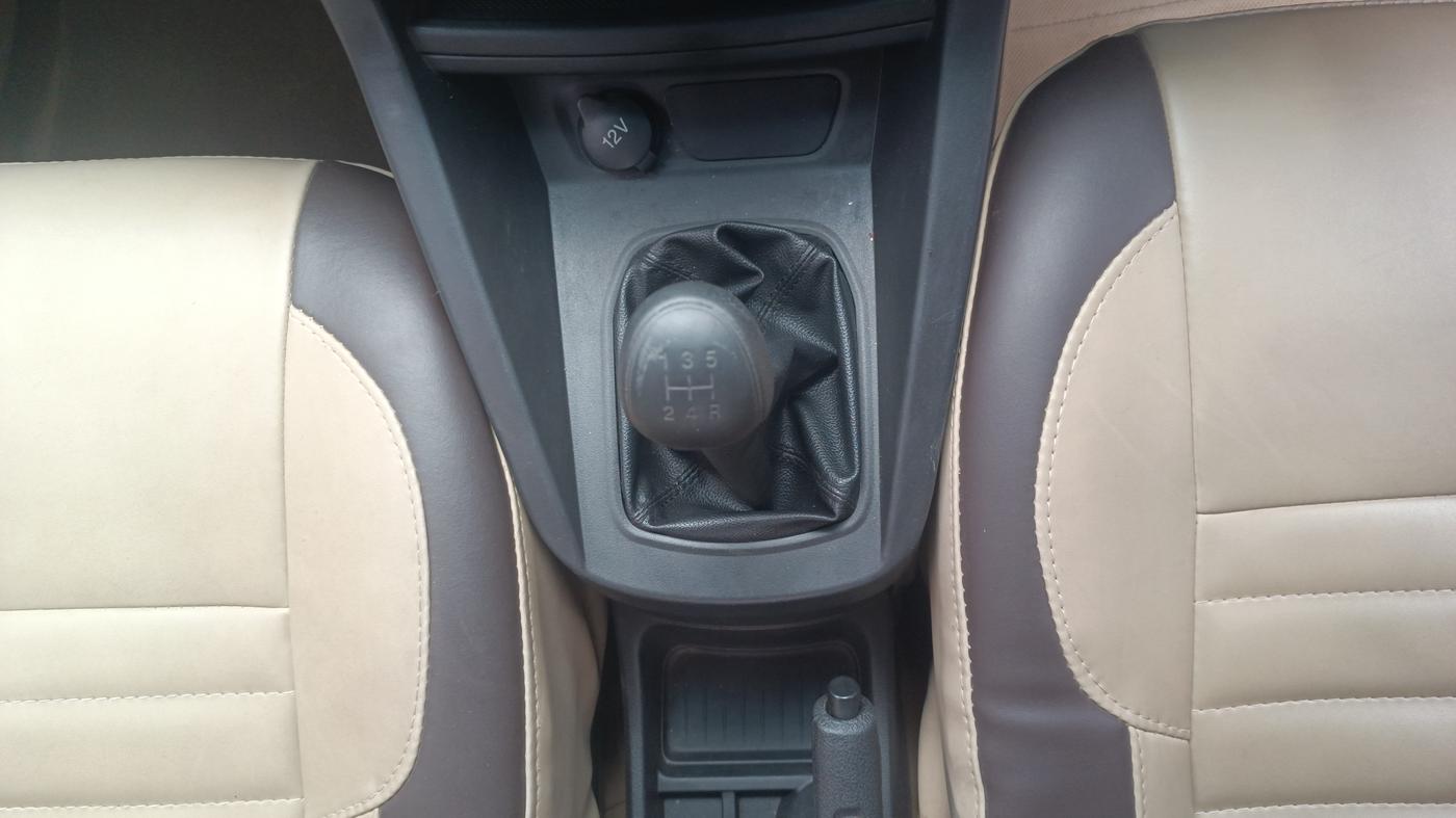 2016 Ford Figo Aspire AMBIENTE 1.2 PETROL, Petrol, Manual, 73,652 km, Gear Lever