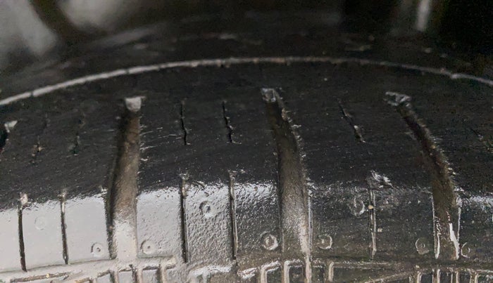 2016 Maruti Swift Dzire ZXI, Petrol, Manual, 39,865 km, Left Rear Tyre Tread
