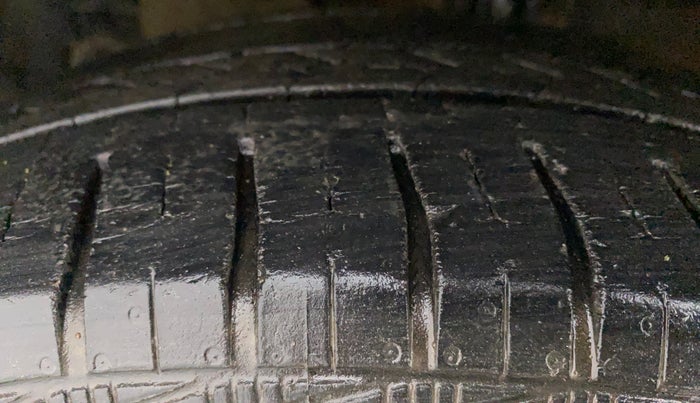 2016 Maruti Swift Dzire ZXI, Petrol, Manual, 39,865 km, Left Front Tyre Tread
