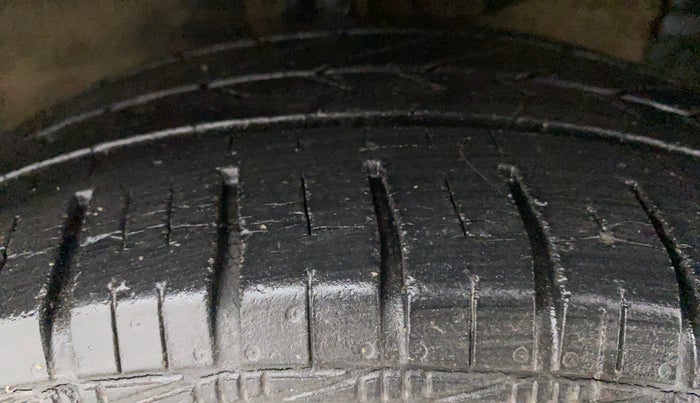 2016 Maruti Swift Dzire ZXI, Petrol, Manual, 39,865 km, Right Front Tyre Tread