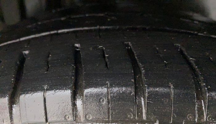 2016 Maruti Swift Dzire ZXI, Petrol, Manual, 39,865 km, Right Rear Tyre Tread