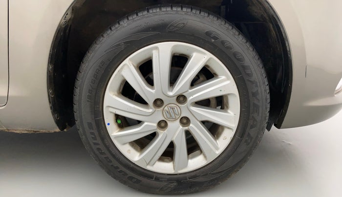 2016 Maruti Swift Dzire ZXI, Petrol, Manual, 39,865 km, Right Front Wheel