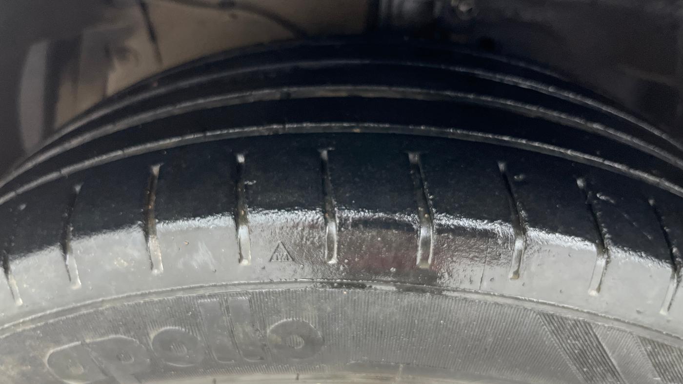 2016 Maruti Ciaz ZXI+ AT, Petrol, Automatic, 86,376 km, Left Front Tyre Tread