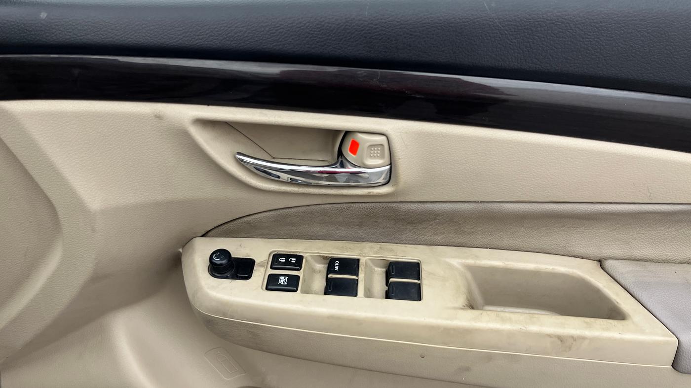2016 Maruti Ciaz ZXI+ AT, Petrol, Automatic, 86,376 km, Driver Side Door Panels Control