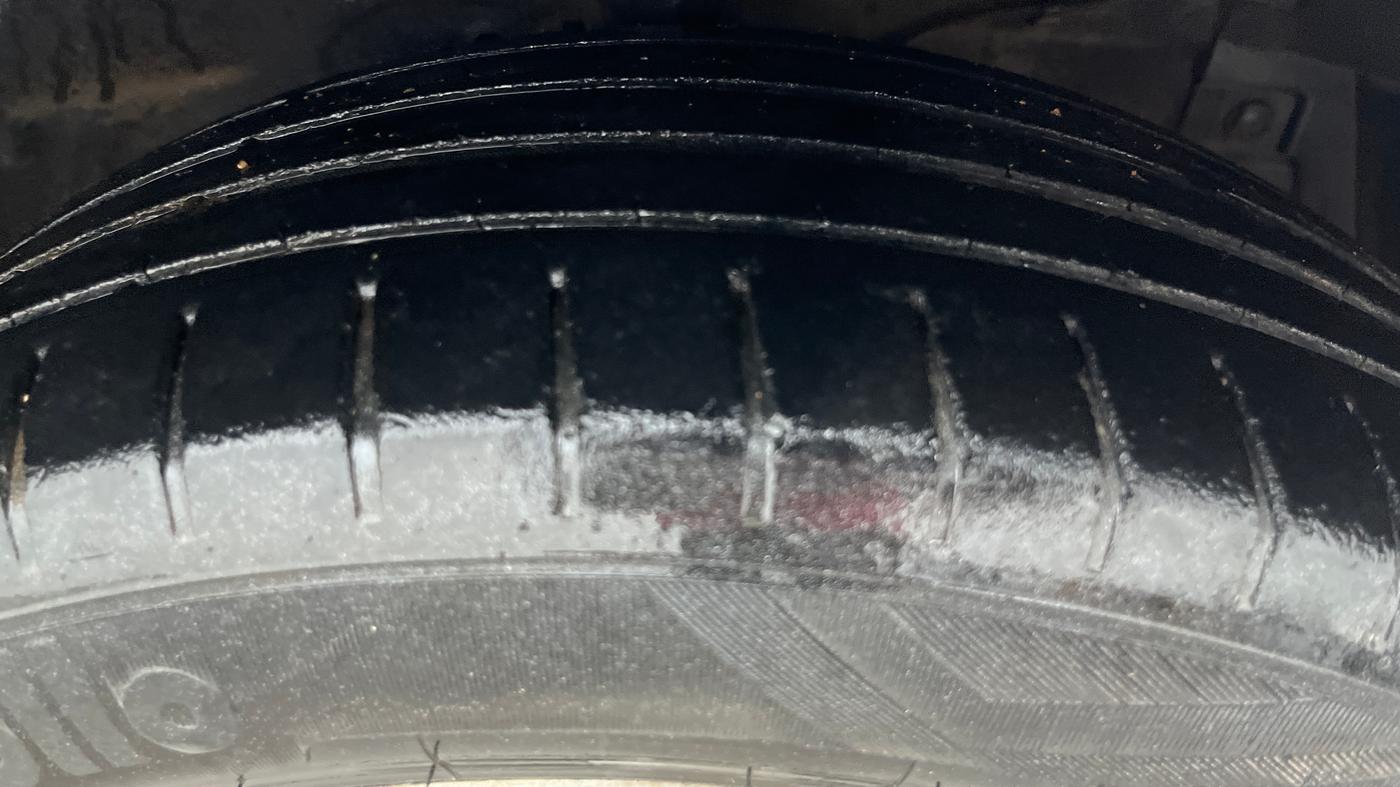 2016 Maruti Ciaz ZXI+ AT, Petrol, Automatic, 86,376 km, Right Front Tyre Tread