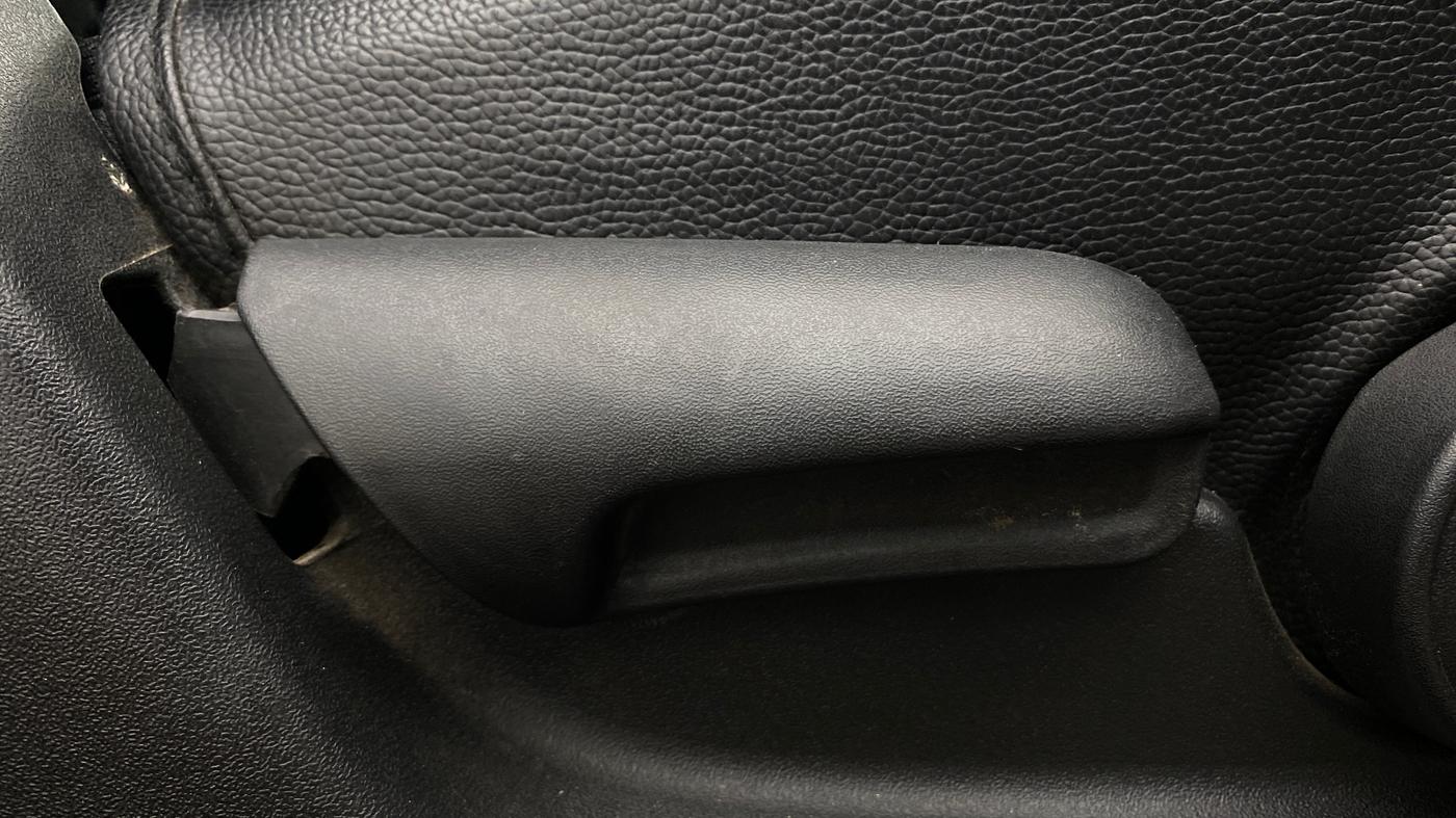 2022 Maruti Vitara Brezza ZXI PLUS, Petrol, Manual, 1,18,599 km, Driver Side Adjustment Panel