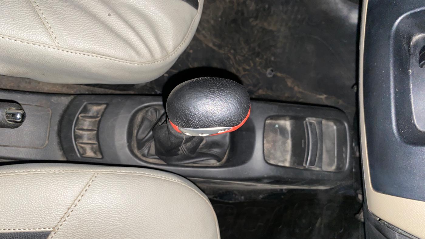 2018 Maruti Wagon R 1.0 VXI, Petrol, Manual, 31,438 km, Gear Lever