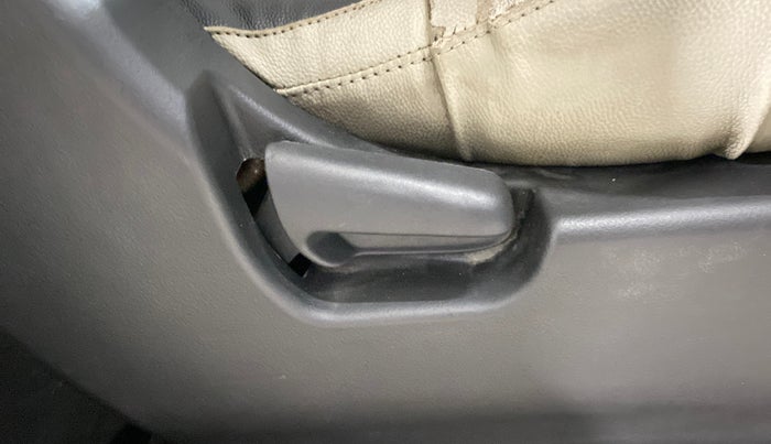 2018 Maruti Wagon R 1.0 VXI, Petrol, Manual, 31,396 km, Driver Side Adjustment Panel