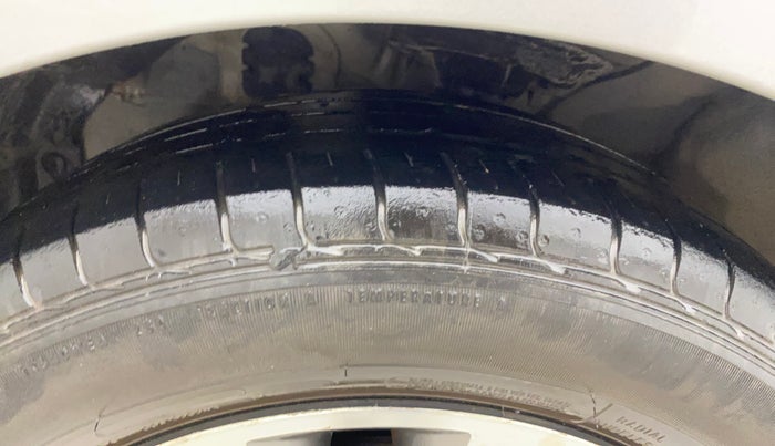 2015 Hyundai Verna FLUIDIC 4S 1.6 VTVT S(O), Petrol, Manual, 1,20,871 km, Left Front Tyre Tread
