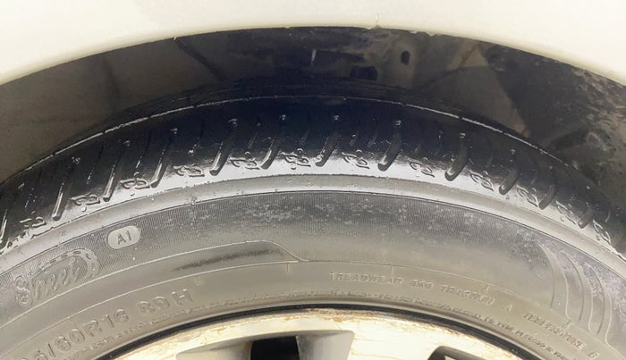 2015 Hyundai Verna FLUIDIC 4S 1.6 VTVT S(O), Petrol, Manual, 1,20,871 km, Right Front Tyre Tread