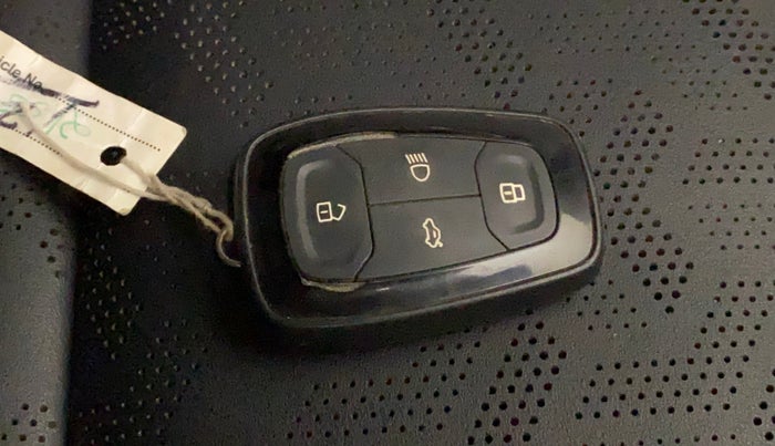 2021 Tata ALTROZ XZ PLUS PETROL, Petrol, Manual, 35,251 km, Key Close Up