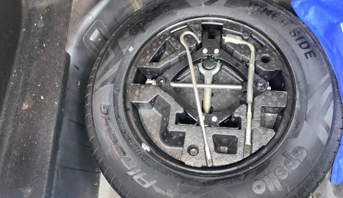 2021 Tata PUNCH CREATIVE  AMT, Petrol, Automatic, 29,908 km, Spare Tyre