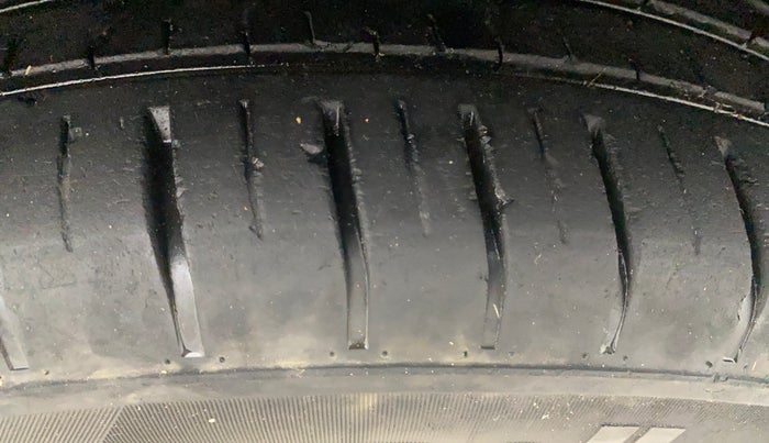 2021 Tata PUNCH CREATIVE  AMT, Petrol, Automatic, 29,908 km, Right Front Tyre Tread