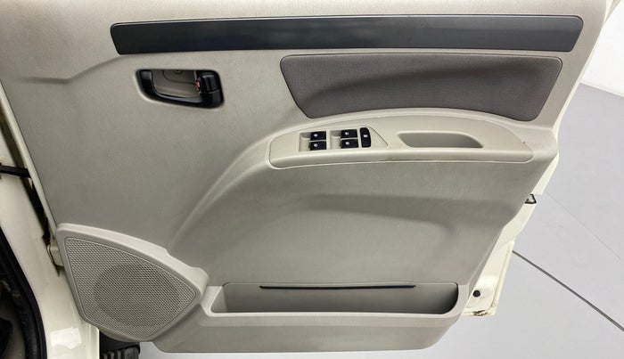 2017 Mahindra Scorpio S6+ INTELL HYBRID, Diesel, Manual, 39,791 km, Driver Side Door Panels Control