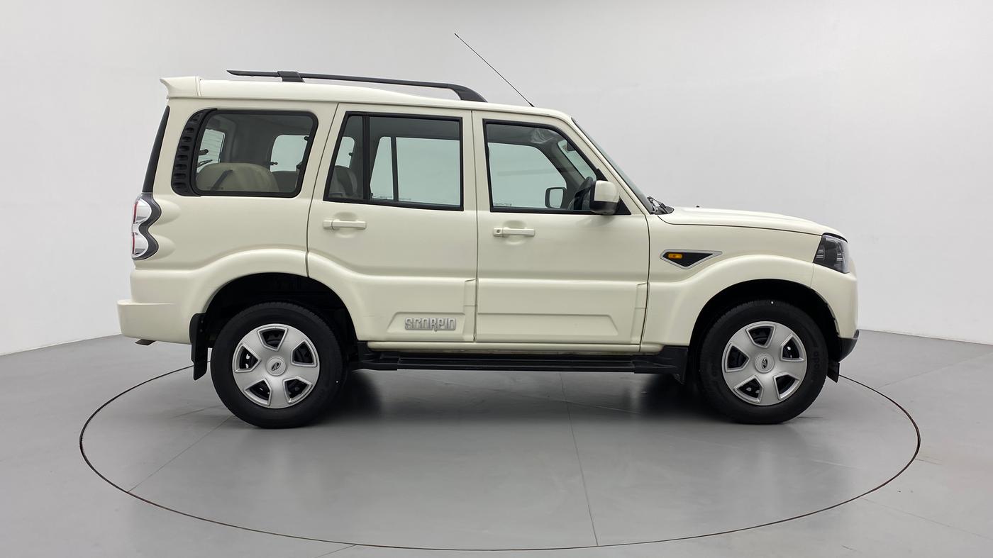 2017 Mahindra Scorpio S6+ INTELL HYBRID, Diesel, Manual, 39,791 km, Right Side View