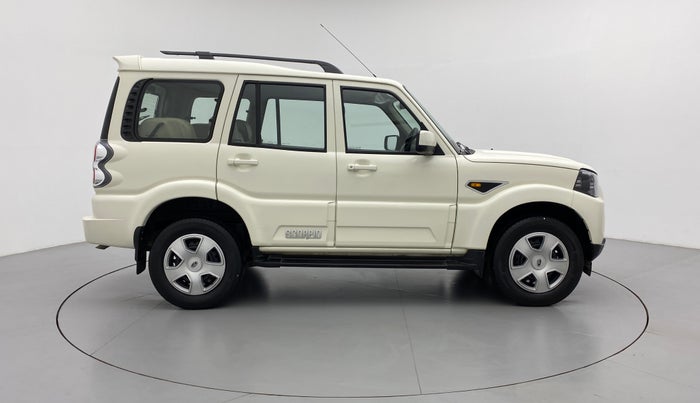 2017 Mahindra Scorpio S6+ INTELL HYBRID, Diesel, Manual, 39,791 km, Right Side View