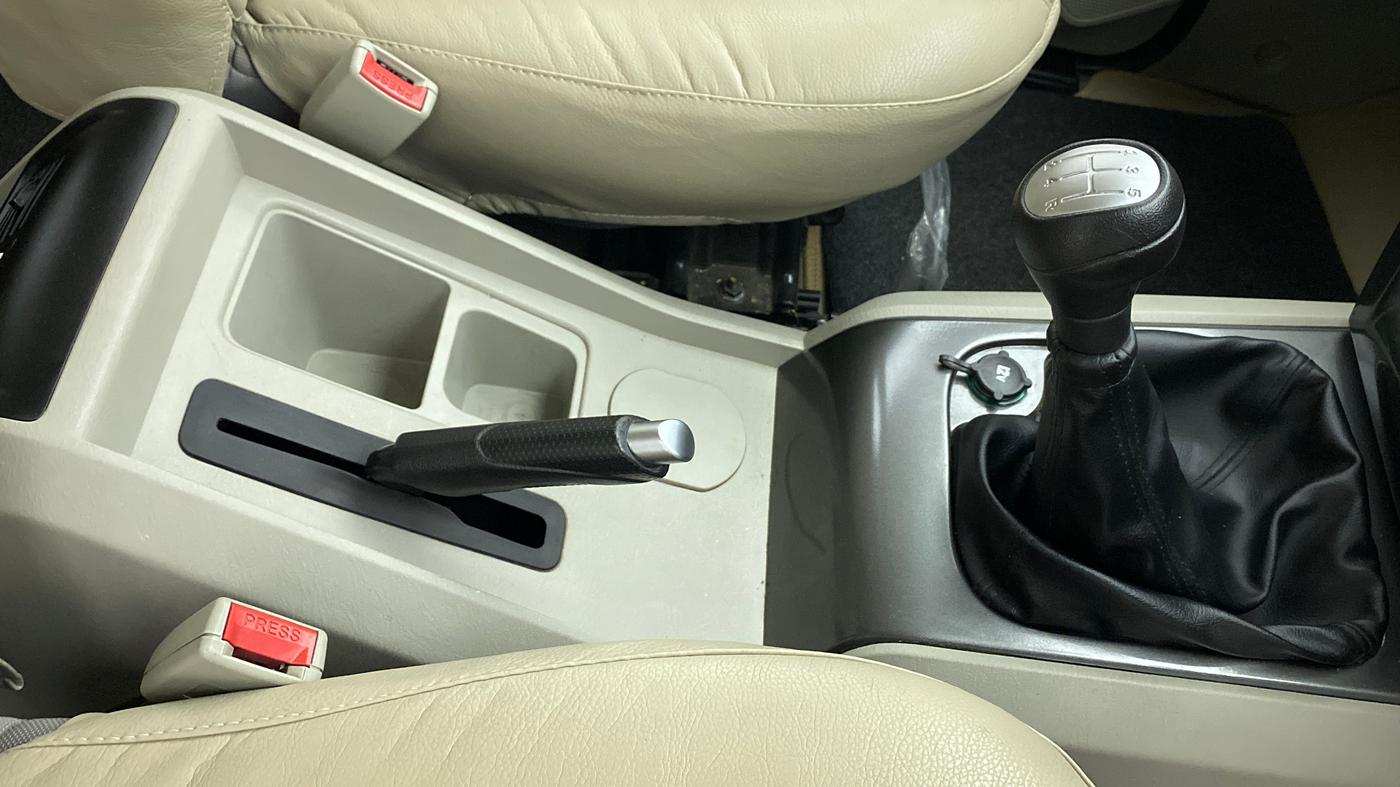 2017 Mahindra Scorpio S6+ INTELL HYBRID, Diesel, Manual, 39,791 km, Gear Lever