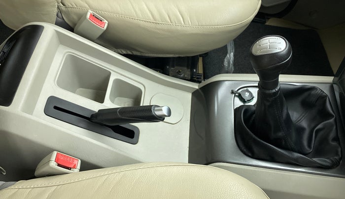 2017 Mahindra Scorpio S6+ INTELL HYBRID, Diesel, Manual, 39,791 km, Gear Lever