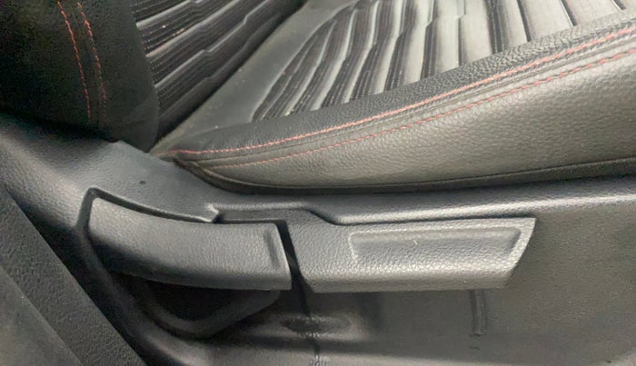 2020 KIA SONET GTX PLUS 1.0 IMT DUAL TONE, Petrol, Manual, 50,236 km, Driver Side Adjustment Panel