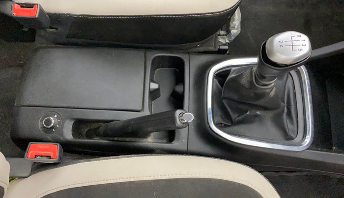 2019 Renault TRIBER RXZ DUAL TONE, Petrol, Manual, 39,240 km, Gear Lever