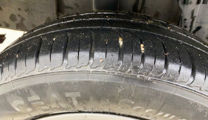 2019 Renault TRIBER RXZ DUAL TONE, Petrol, Manual, 39,240 km, Right Rear Tyre Tread