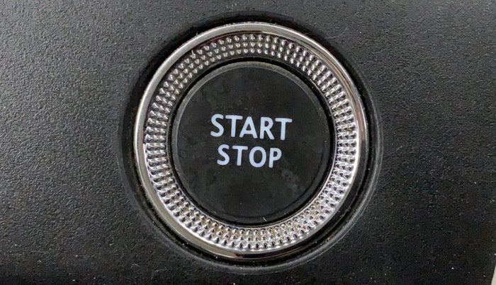 2019 Renault TRIBER RXZ DUAL TONE, Petrol, Manual, 39,240 km, Keyless Start/ Stop Button