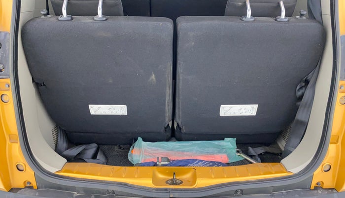 2019 Renault TRIBER RXZ DUAL TONE, Petrol, Manual, 39,240 km, Boot Inside