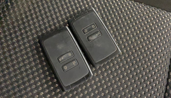 2019 Renault TRIBER RXZ DUAL TONE, Petrol, Manual, 39,240 km, Key Close Up