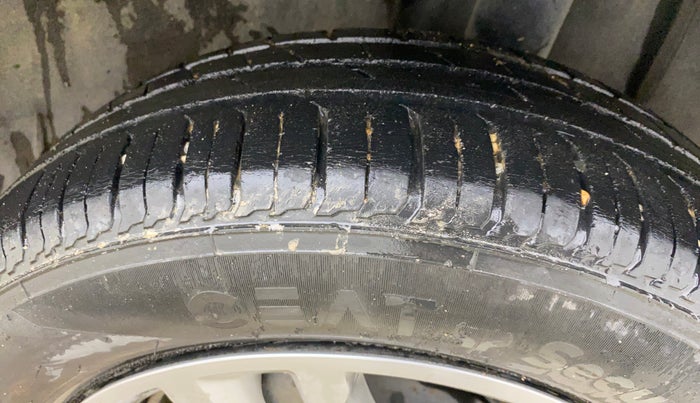 2019 Renault TRIBER RXZ DUAL TONE, Petrol, Manual, 39,240 km, Left Rear Tyre Tread