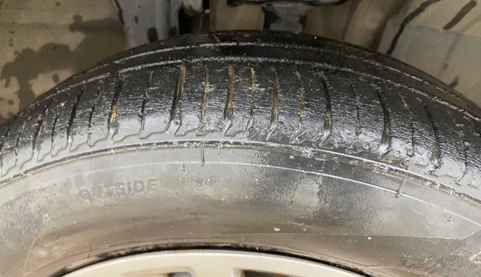 2019 Renault TRIBER RXZ DUAL TONE, Petrol, Manual, 39,240 km, Right Front Tyre Tread