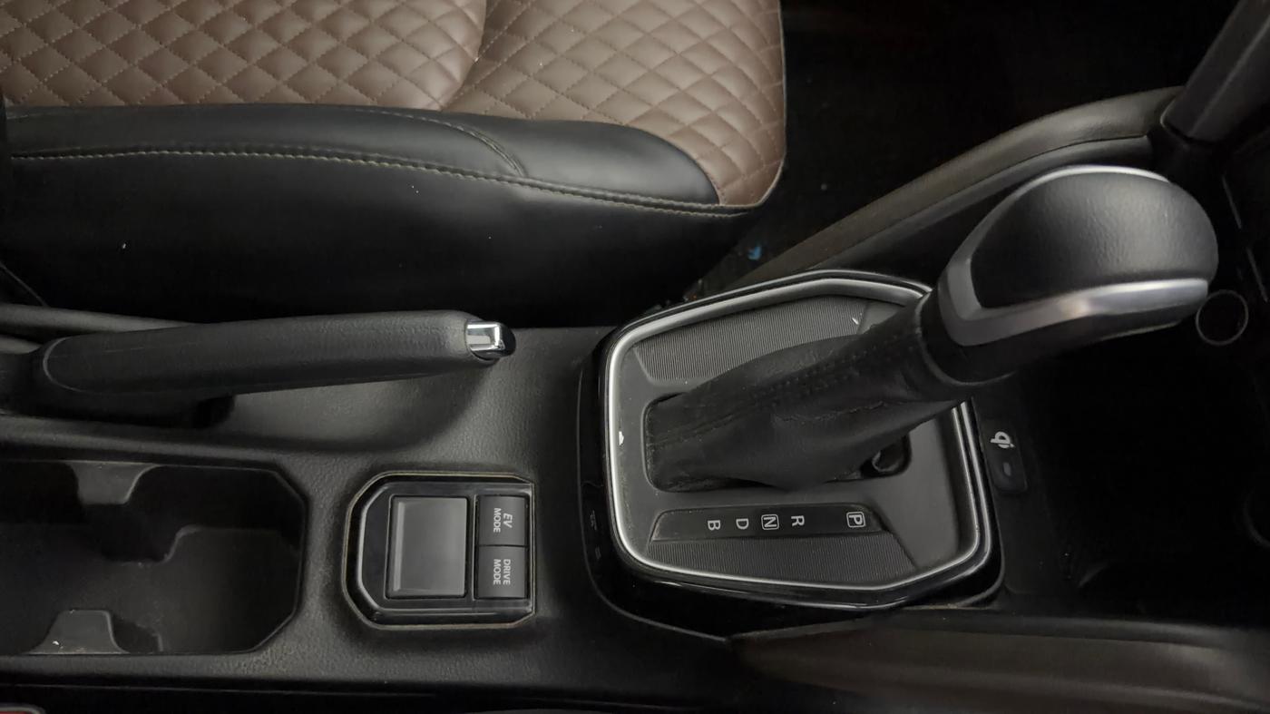 2023 Toyota URBAN CRUISER HYRYDER G HYBRID, Hybrid, Automatic, 26,777 km, Gear Lever