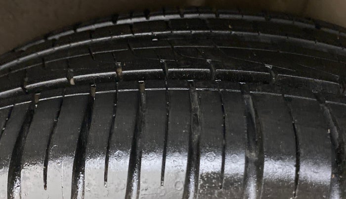 2016 Skoda Rapid 1.5 TDI AT STYLE PLUS, Diesel, Automatic, 59,349 km, Left Rear Tyre Tread