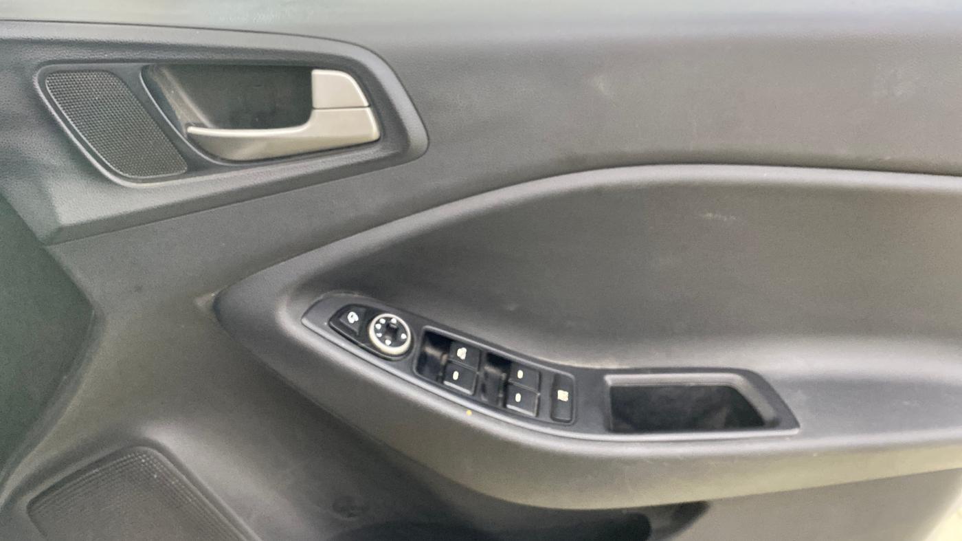 2017 Hyundai i20 Active 1.2 S, Petrol, Manual, 31,926 km, Driver Side Door Panels Control