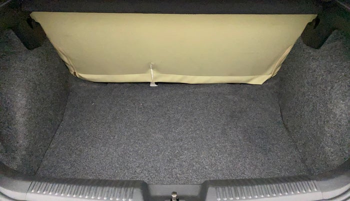 2019 Volkswagen Polo HIGHLINE PLUS 1.0, Petrol, Manual, 39,414 km, Boot Inside