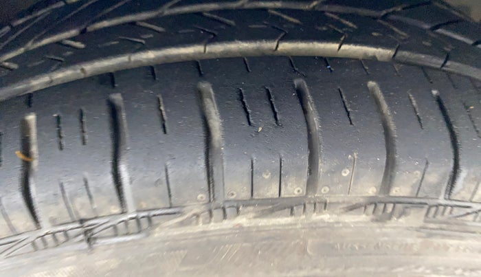 2016 Maruti Celerio ZXI AMT, Petrol, Automatic, 68,530 km, Right Front Tyre Tread